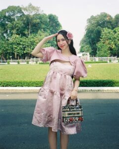 Joyce Phạm khoe bộ sưu tập 15 túi hiệu chỉ trong vài tháng.