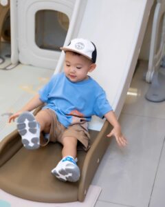Minh Hằng Biến Quý Tử Hai Tuổi Thành "Hot Boy" Với Phong Cách Thời Trang Ấn Tượng