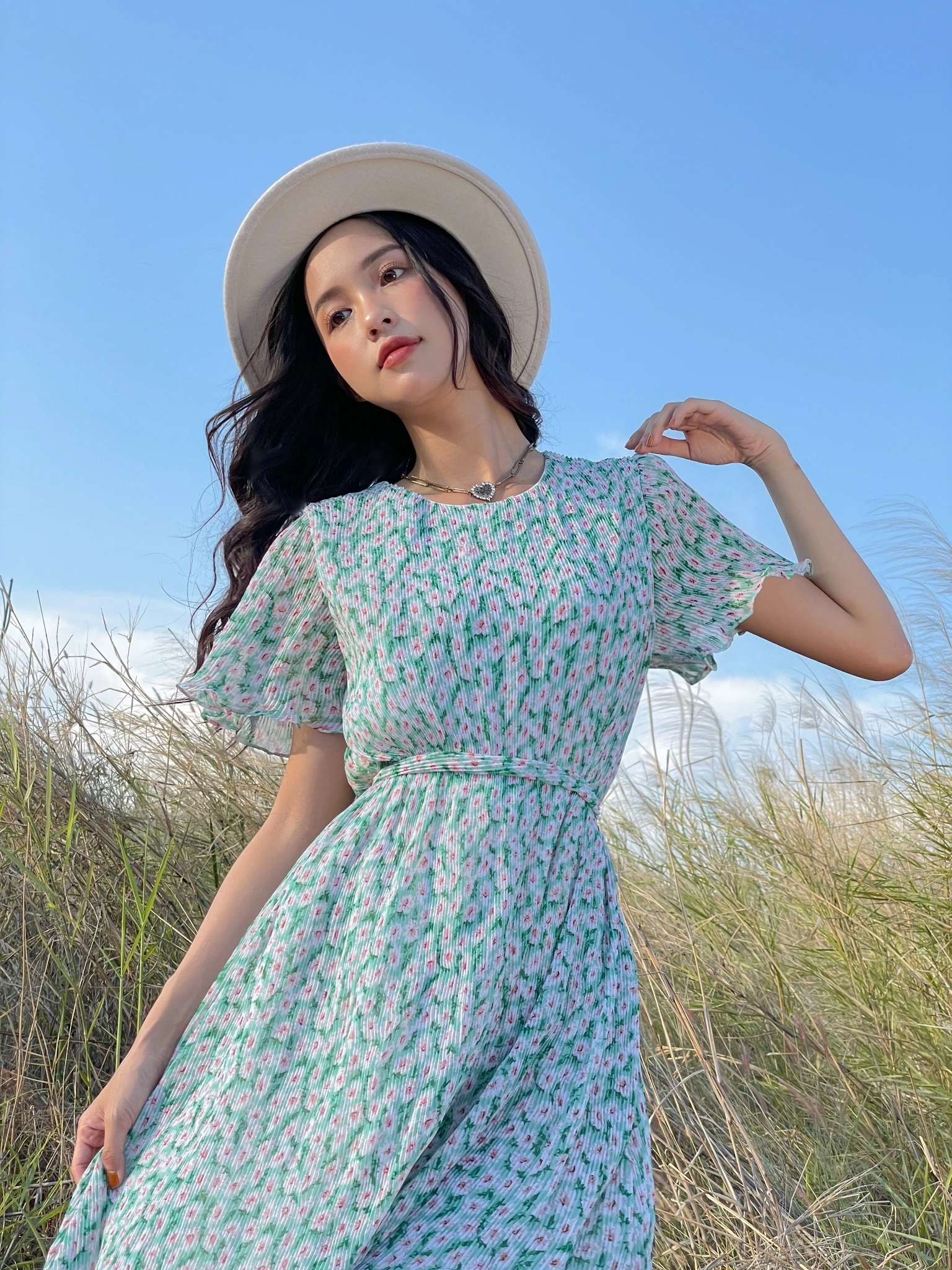 Đầm Hoa Tươi Sáng Cho Ngày Hè Dịu Mát