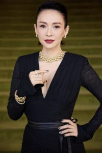 Chương Tử Di Lộng Lẫy Trong Đầm Công Trí Tại The Gold House Gala Awards