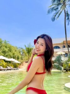 Thúy Ngân khẳng định không mang bầu, tiếp tục khoe vóc dáng gợi cảm