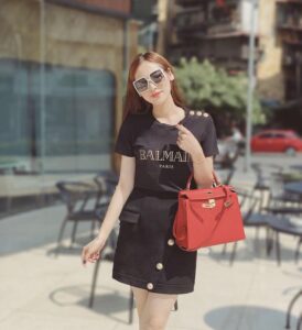 Á Hậu Tú Anh Cuốn Hút Với Hai Chiếc Túi Hơn Một Tỷ Đồng Tại Thượng Hải