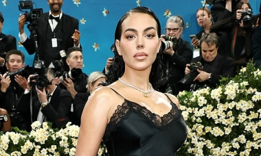 Georgina Rodriguez thu hút mọi ánh nhìn với váy lấy cảm hứng từ Công nương Diana tại Met Gala 2025