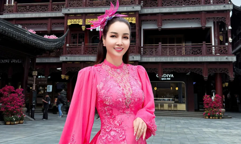 Mai Thu Huyền Tỏa Sáng Trong Áo Dài Tại Liên Hoan Phim Thượng Hải