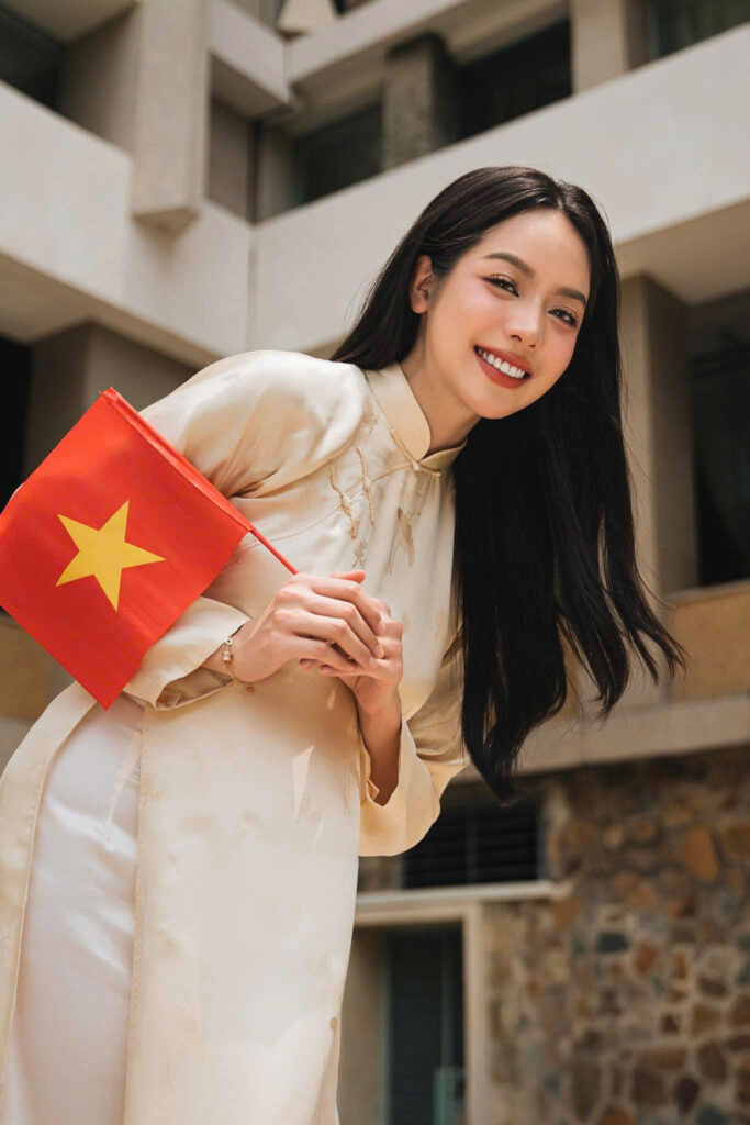 Mỹ Nhân Việt Tỏa Sáng Trong Áo Dài Nhân Dịp Kỷ Niệm 30/4